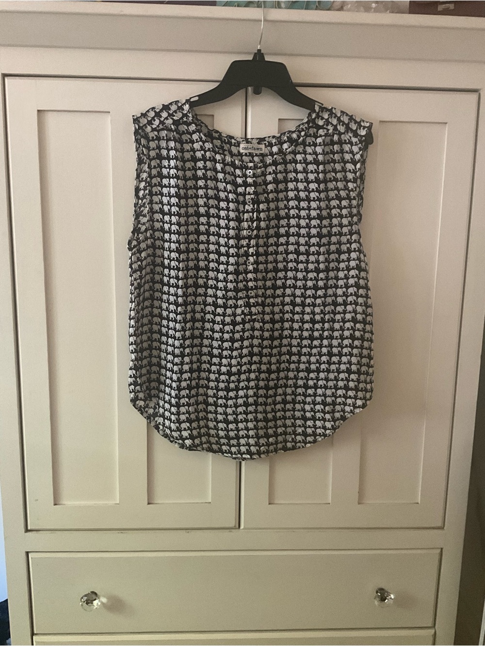 SzM Sleeveless Elephant-Print Tunic Top - Black & White